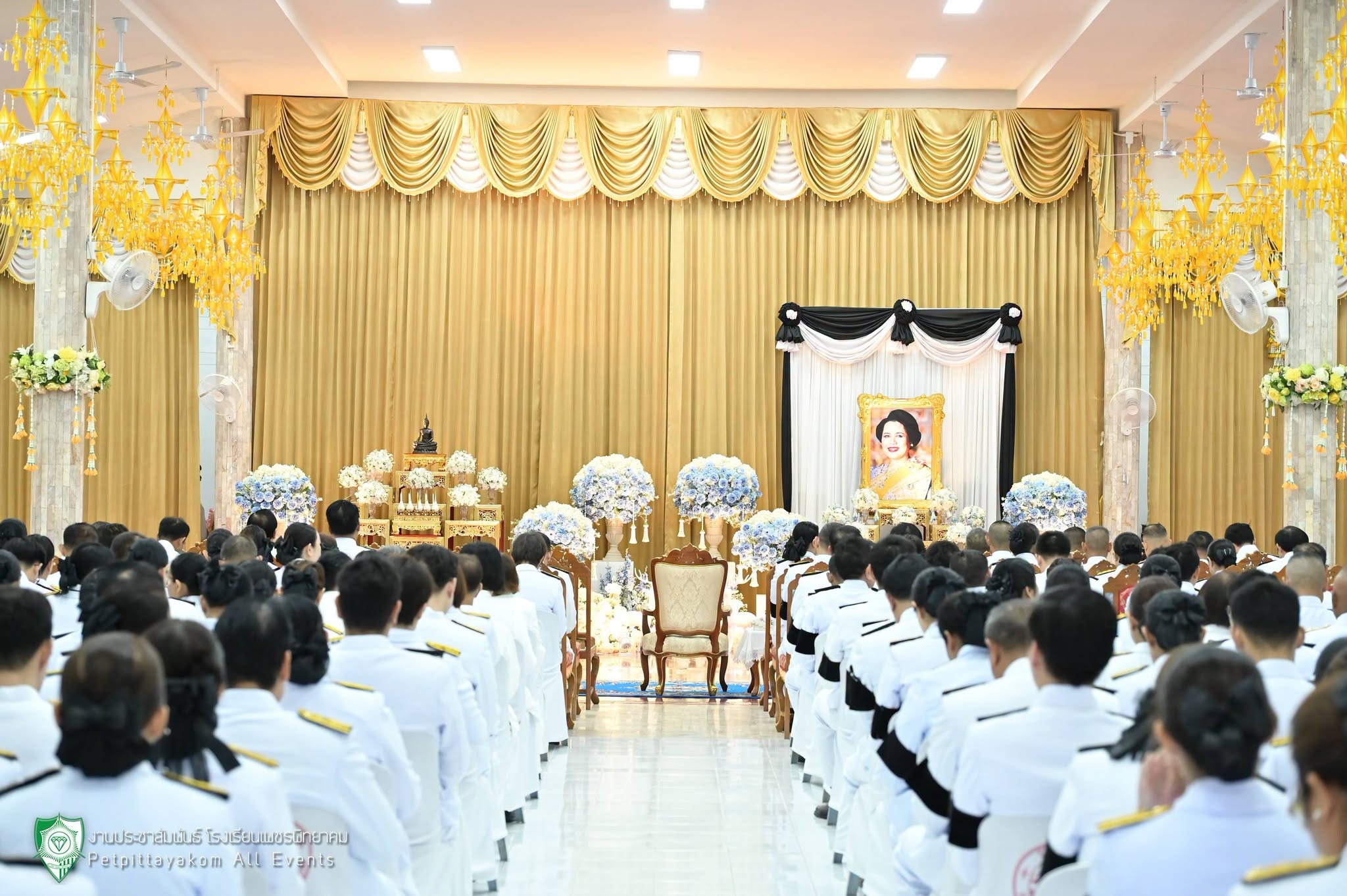 ร่วมพิธีทำบุญตักบาตร อุทิศถวายพระราชกุศล เนื่องในวันแม่แห่งชาติ