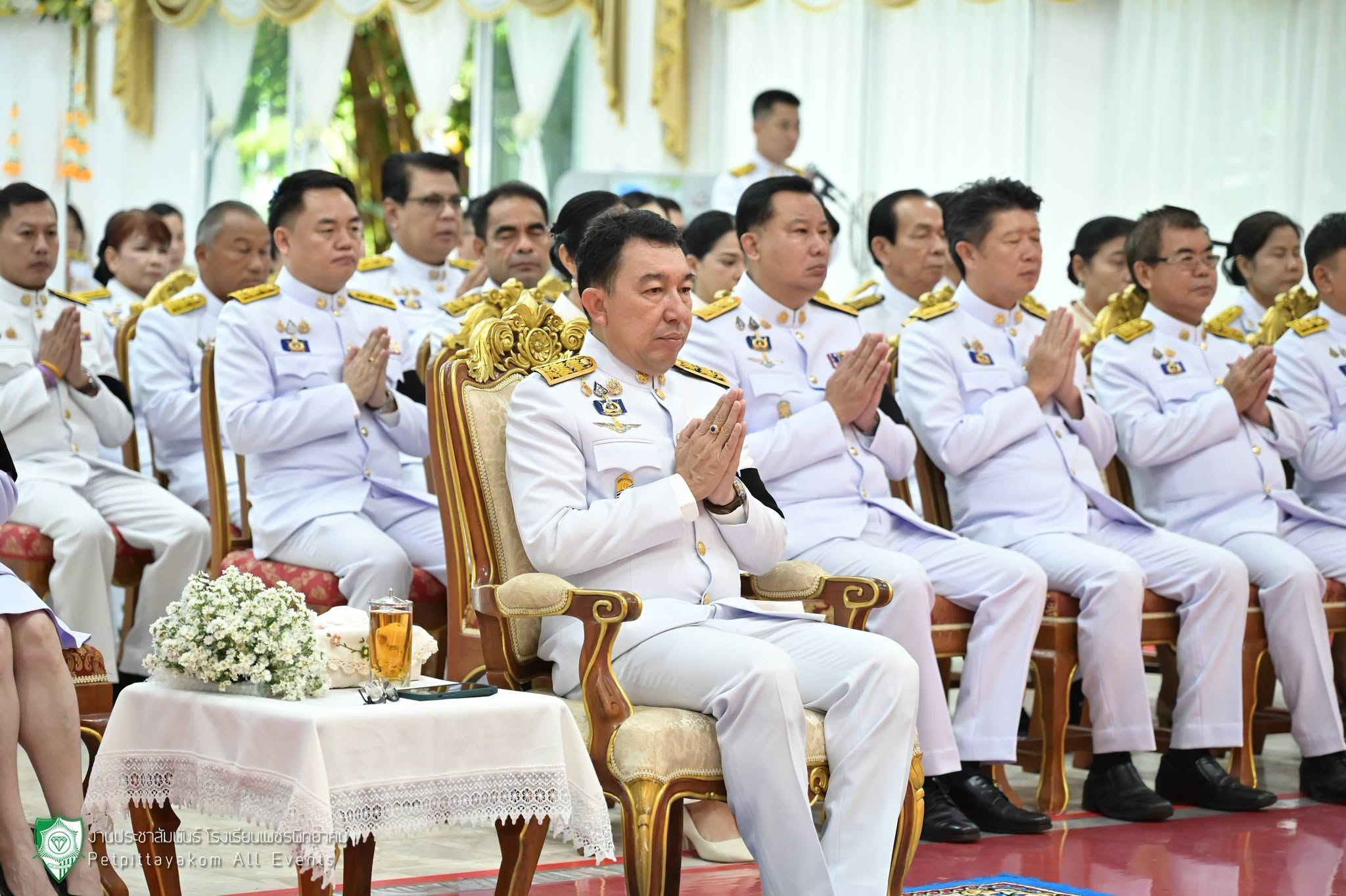 ร่วมพิธีทำบุญตักบาตร อุทิศถวายพระราชกุศล เนื่องในวันแม่แห่งชาติ