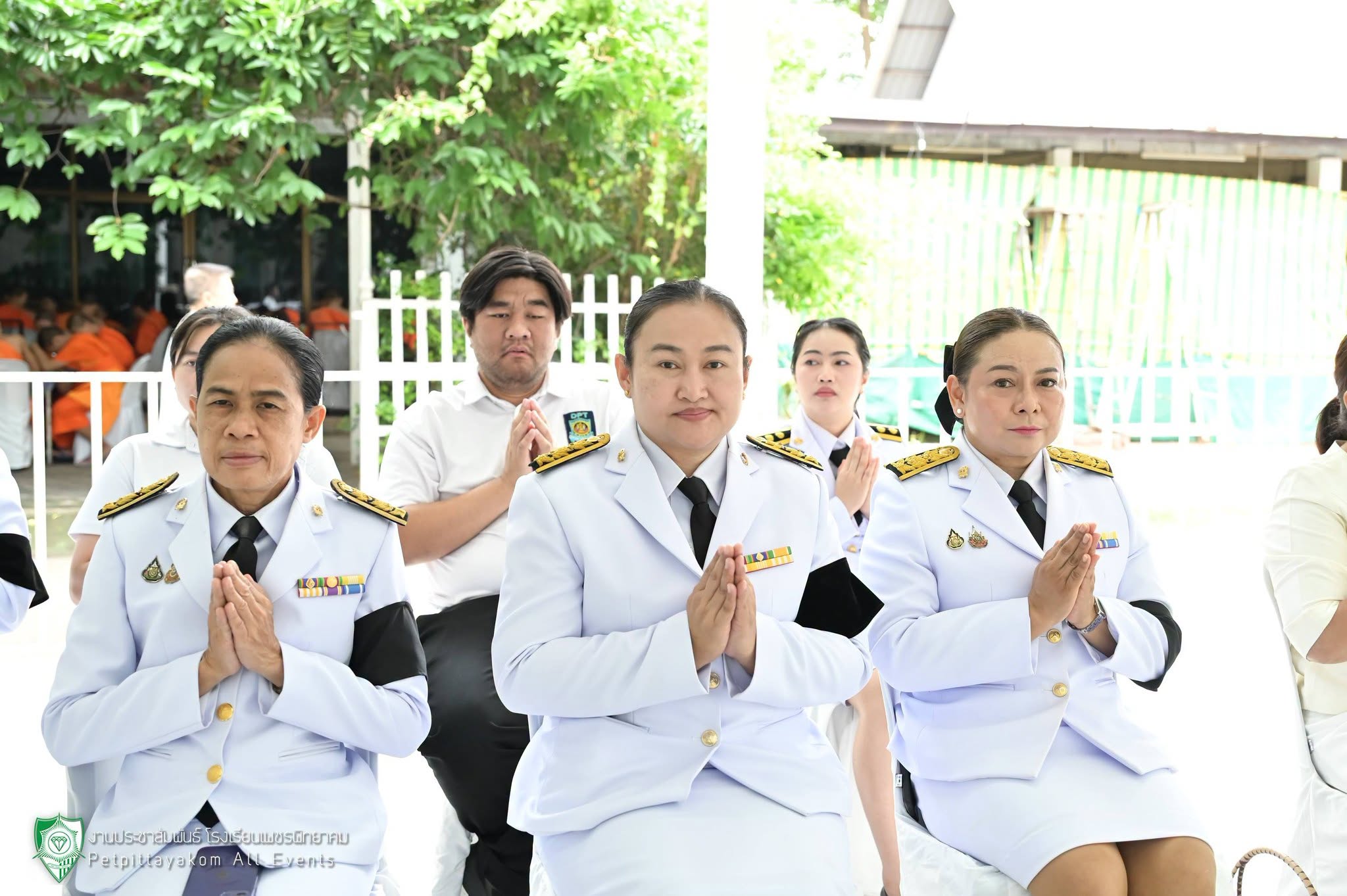 ร่วมพิธีทำบุญตักบาตร อุทิศถวายพระราชกุศล เนื่องในวันแม่แห่งชาติ