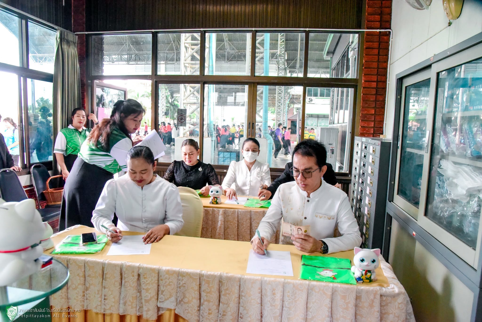 ผู้บริหารเปิดบัญชีโรงเรียนธนาคาร ภาพที่ 2