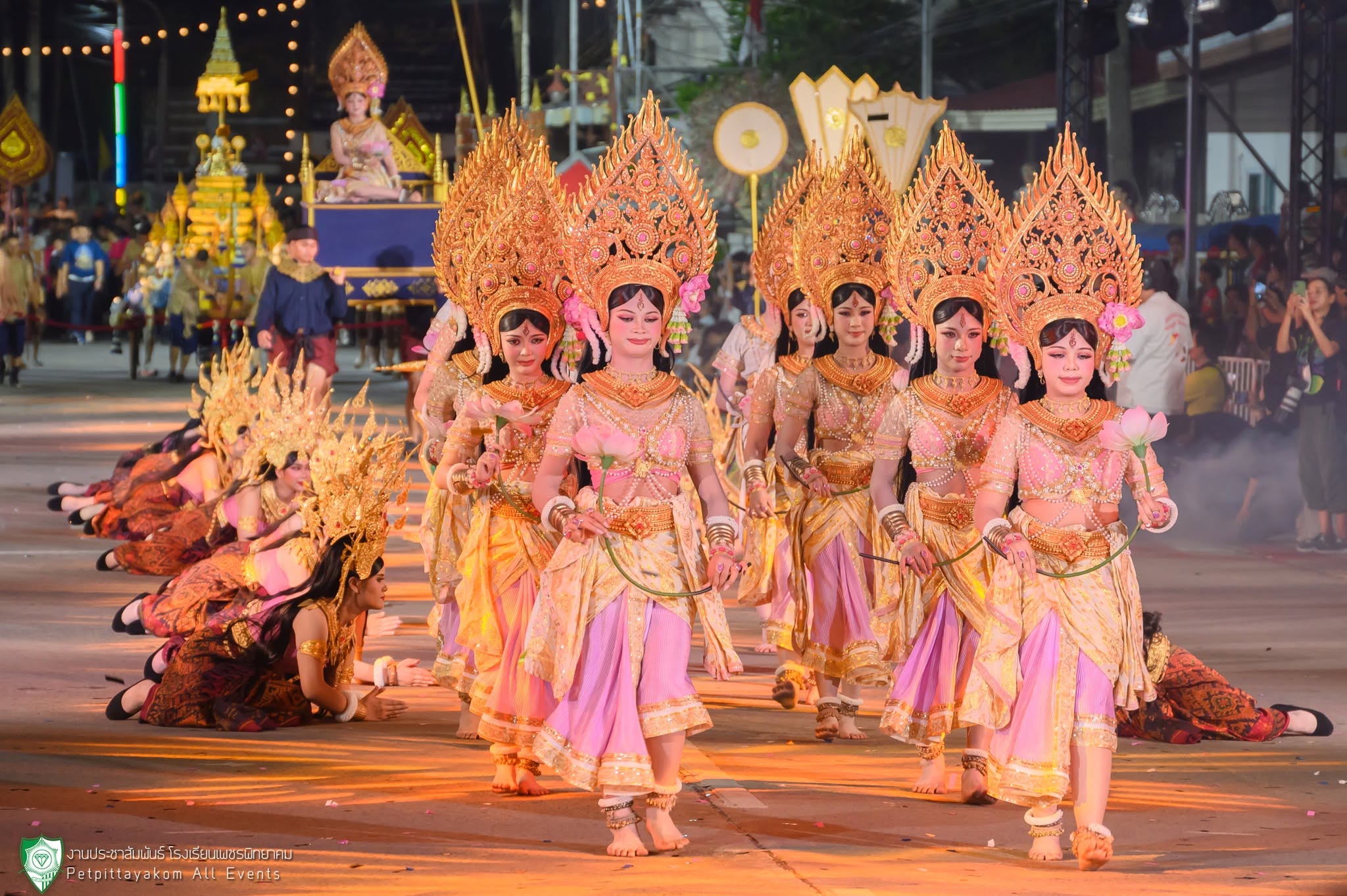 ประมวลภาพขบวนแห่พระพุทธมหาธรรมราชา ภาพที่ 19
