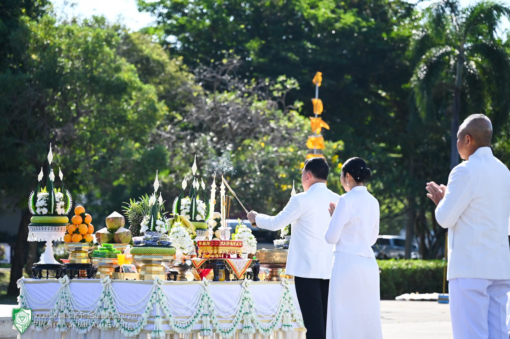 พิธีบวงสรวงก่อสร้างซุ้มถวายดอกไม้จันทน์