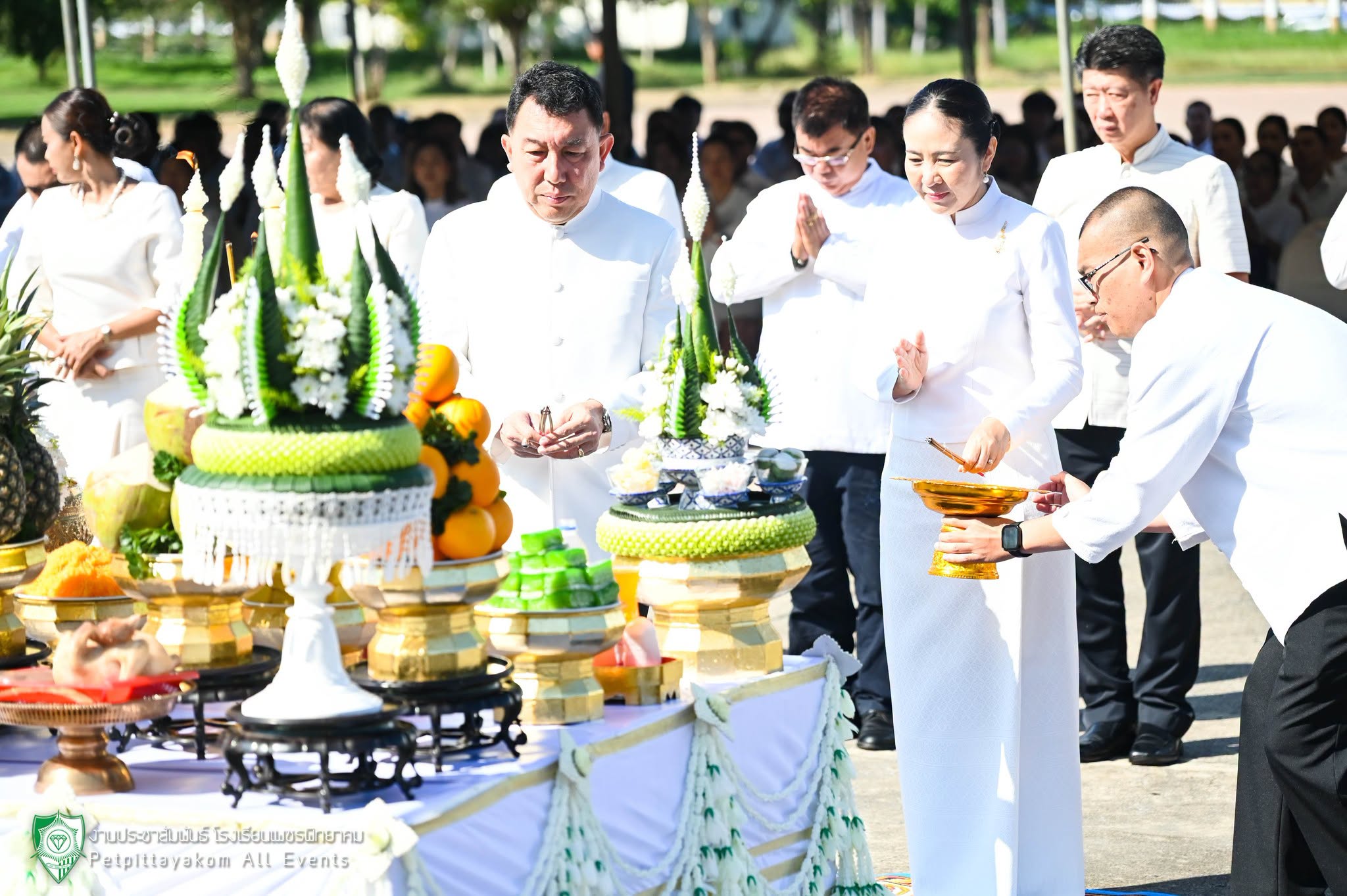พิธีบวงสรวงก่อสร้างซุ้มถวายดอกไม้จันทน์
